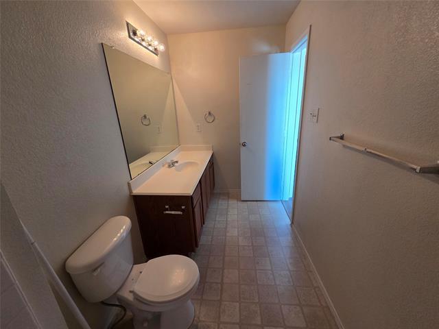 Building Photo - 2326 Kingsway Dr