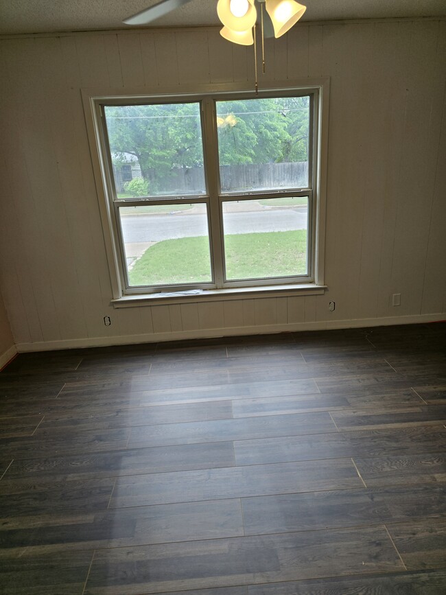 Building Photo - 1620 Oakwood St