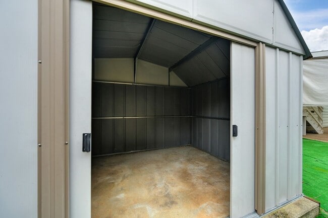 Building Photo - Charming 3 Bedroom, 2 Bath Home Close to Town