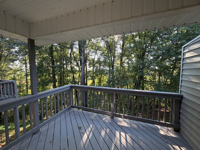 Building Photo - 165 Farm Ln