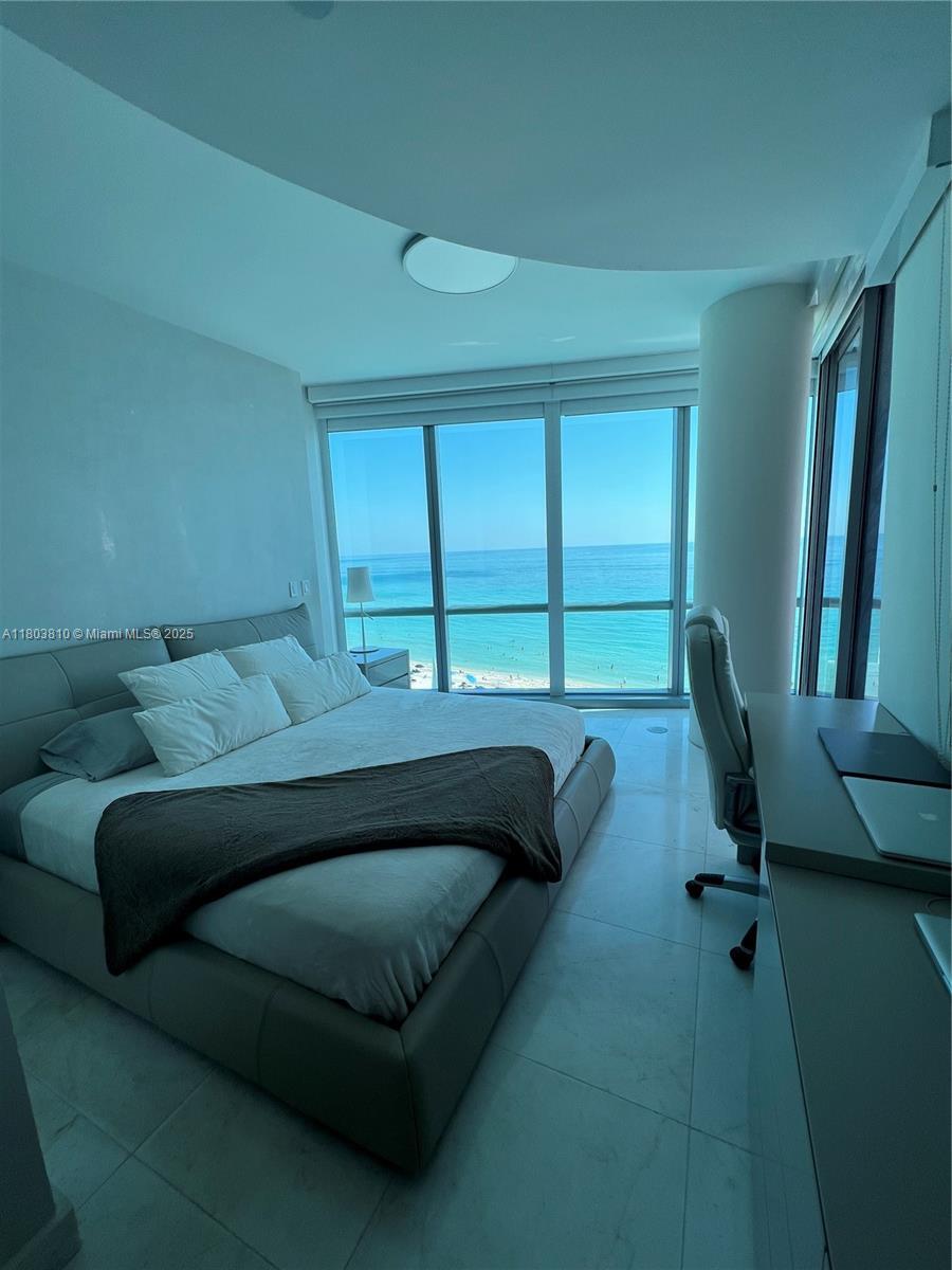 Building Photo - 17121 Collins Ave