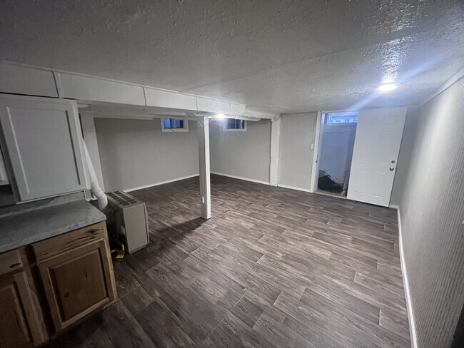 Building Photo - 604 Haines Ave