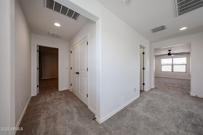 Building Photo - 3332 W Dunbar Dr