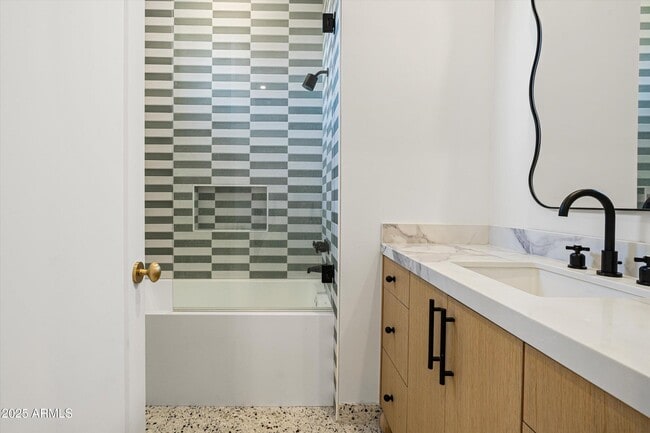 Building Photo - 54 W Palm Ln