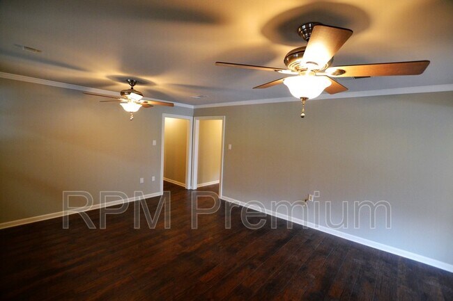 Building Photo - 3147 Little Farms Dr