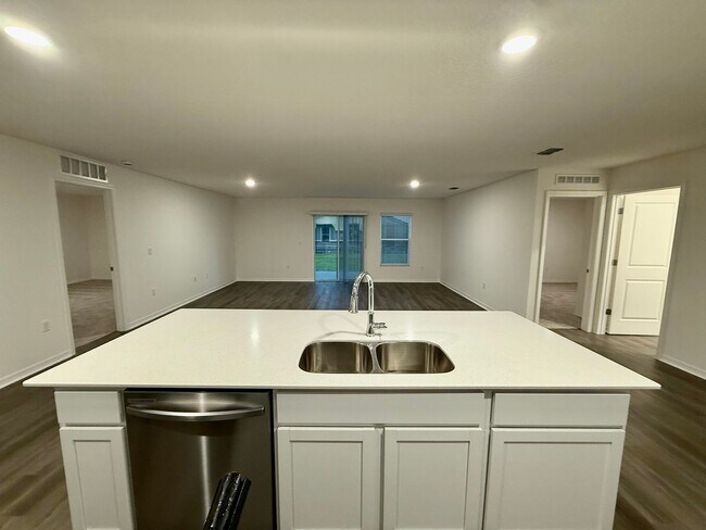 Building Photo - **Move-In-Special** Brand New 4-Bedroom Home in Poinciana – Available Now!