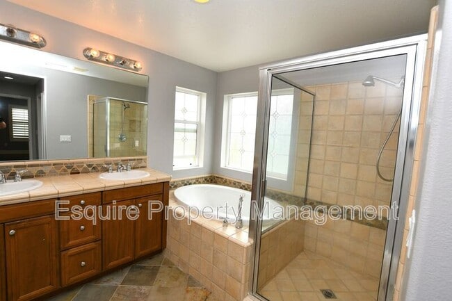 Building Photo - 621 Riviera Ct