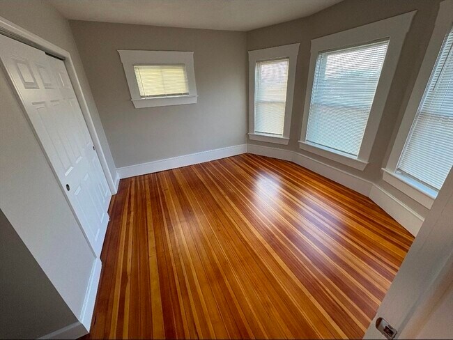 Building Photo - 83 Swan St