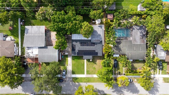 Building Photo - 9841 Dominican Dr