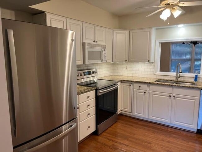 Building Photo - 1551 Woodcroft Dr