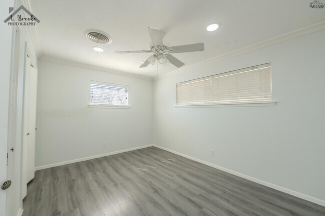 Building Photo - 2725 Devon Rd