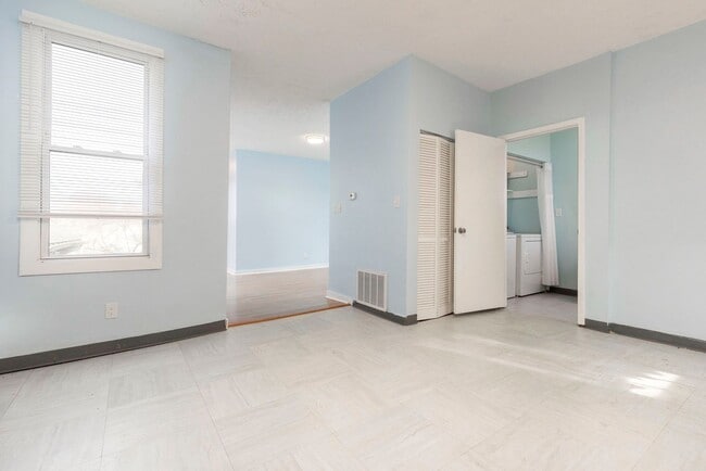 Building Photo - 522 Zane St
