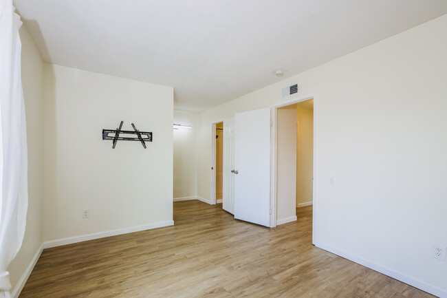 Building Photo - 4454 Anne Sladon St