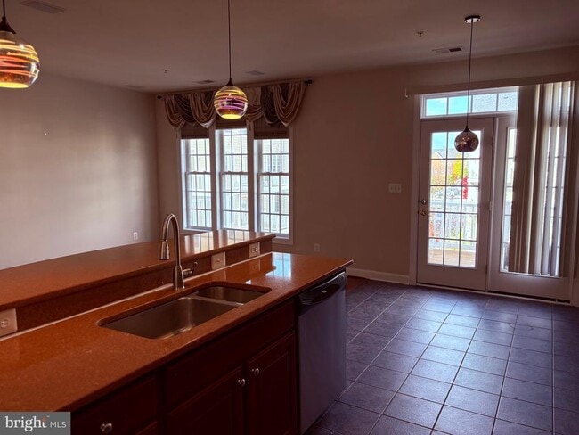 Building Photo - 635 Whetstone Glen St