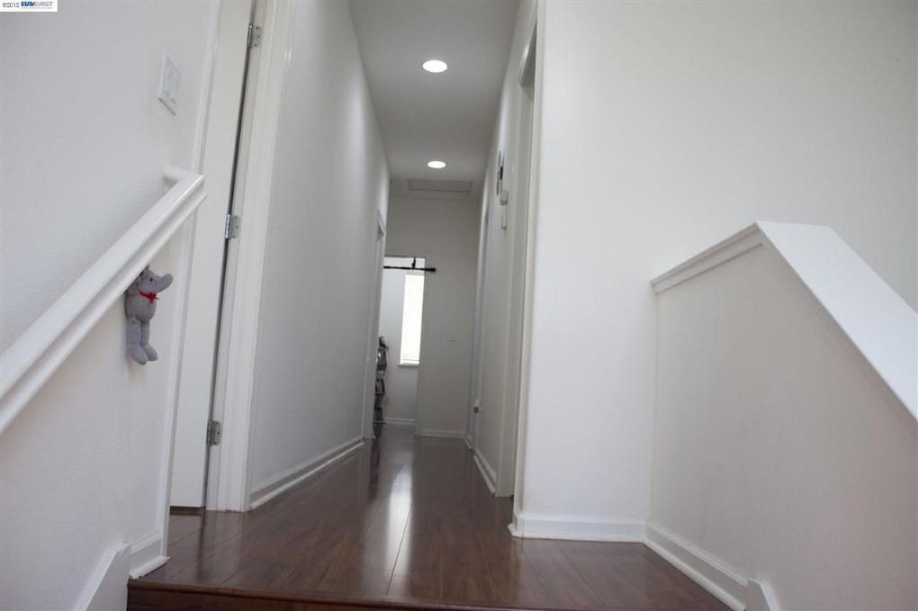 Building Photo - 367 Destino Cir