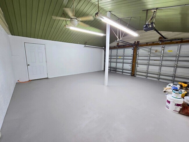 Building Photo - Charming 2BR/ 2BA/ 2 Car Garage - Near Phillippi Creek