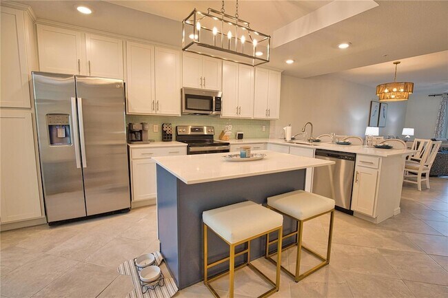 Building Photo - 12470 Wellen Golf St