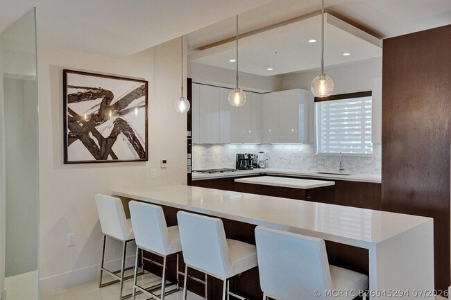 Building Photo - 3040 N Ocean Blvd
