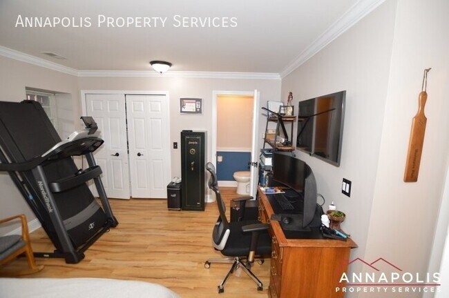 Building Photo - 656 Howards Loop