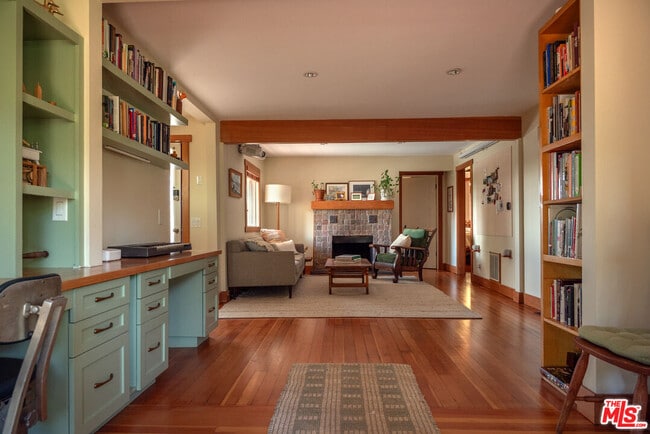 Building Photo - 1480 N Mentor Ave