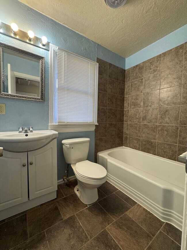 Building Photo - 734 NW 31st St