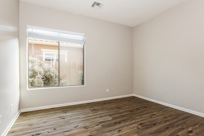 Building Photo - 3927 E Dubois Ave