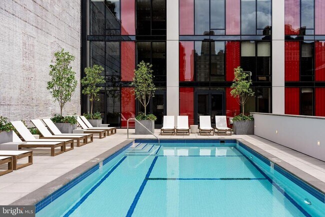 Building Photo - 210 S 12th St