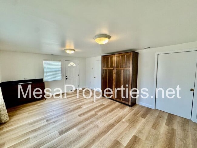 Building Photo - 1296 Grove Ave