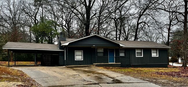 Building Photo - Beautiful 3 Bedroom 2 Bath Home