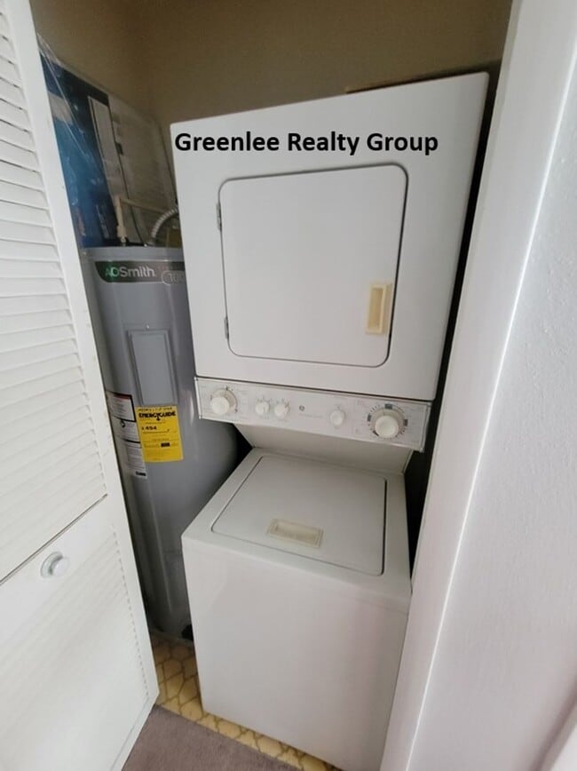 Building Photo - 2 Bed/2 Bath Condo in 55+ Community – Pool...