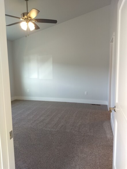Master bedroom has vaulted ceilings and is on the main floor - 712 N 12th St