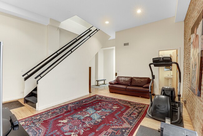 Building Photo - 944 W Lake St