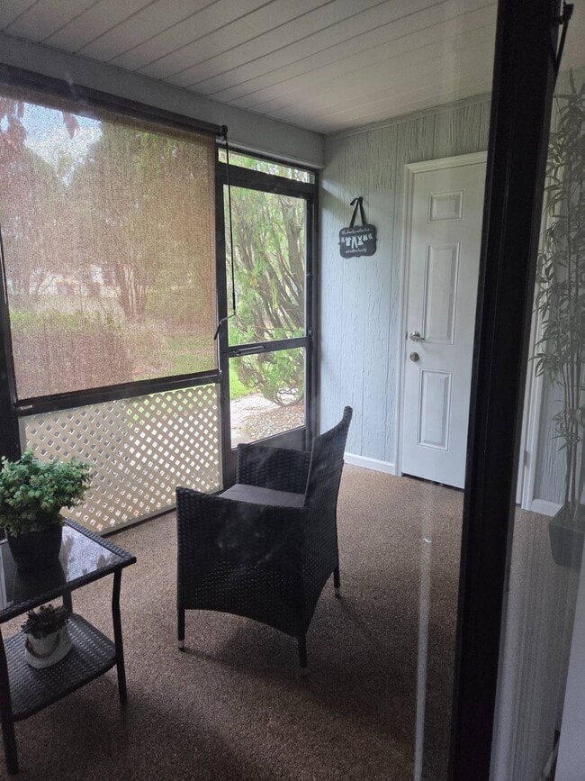 Building Photo - 4701 Vilabella Dr