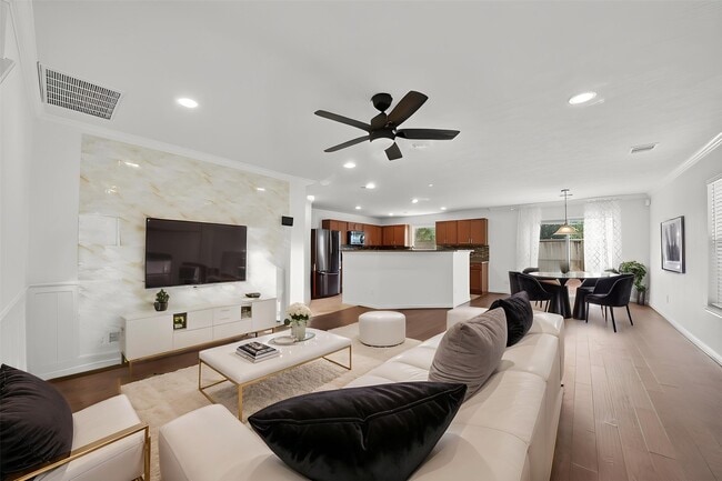 Building Photo - 15323 Trinity Meadow Dr