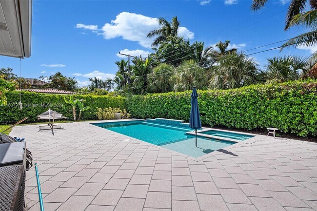 Building Photo - 1250 95th St