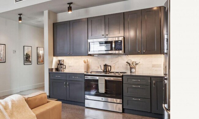 Building Photo - 310 N Rampart St