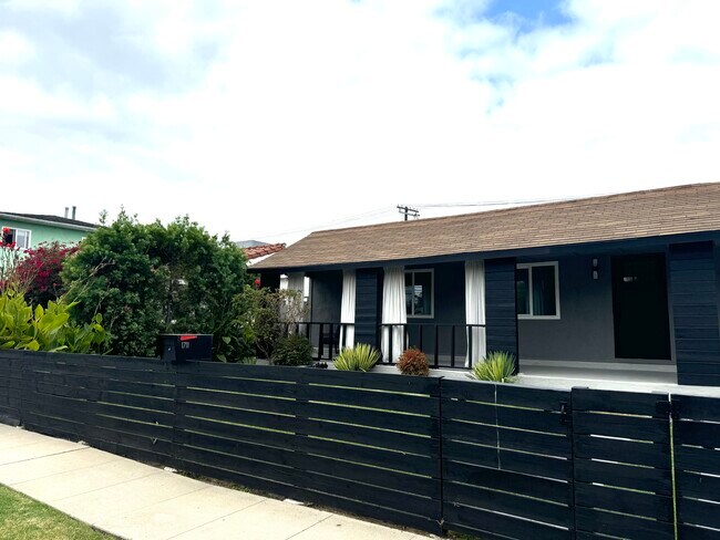 Building Photo - 1711 S Ridgeley Dr