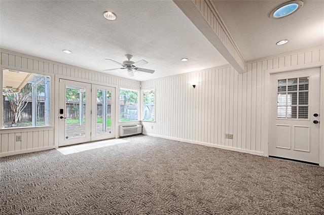 Building Photo - 2217 Cedar Cir