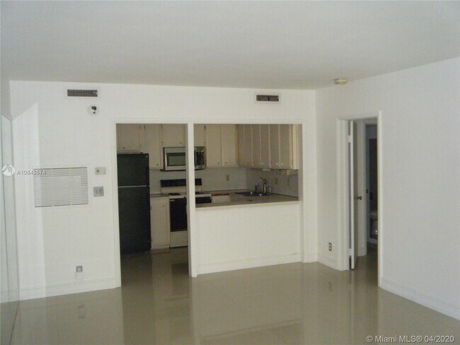 Building Photo - 2430 SE 17th St