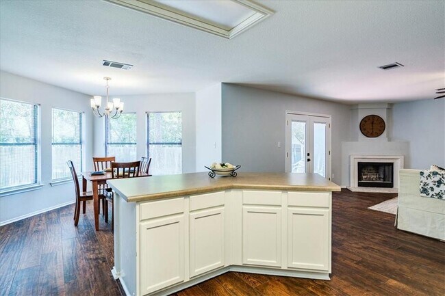 Building Photo - 809 Dogwood Trail