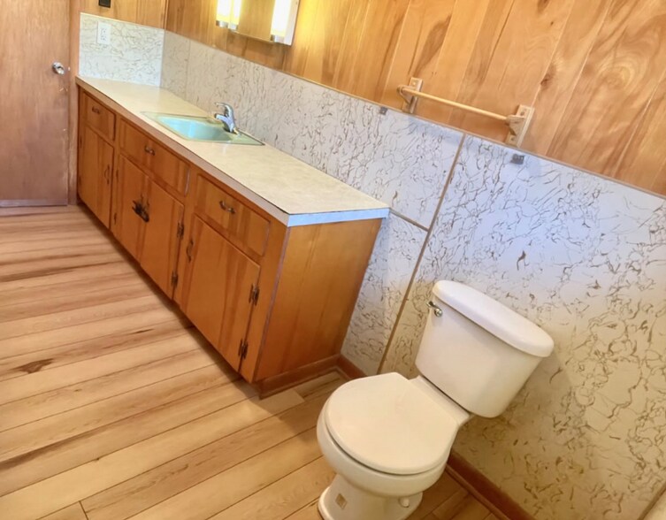 Building Photo - 525 Short Creek Rd