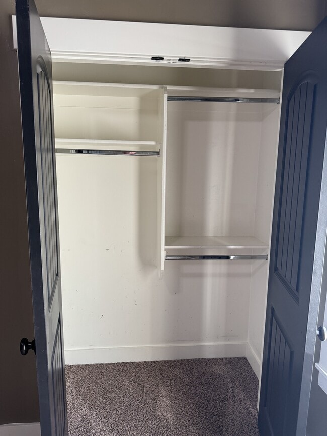 Building Photo - 890 W 110 S
