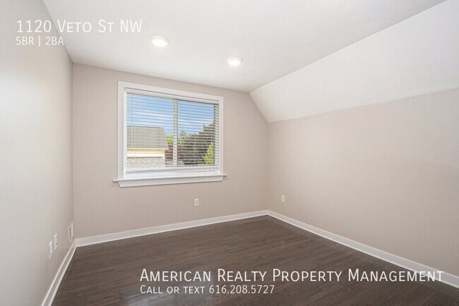 Building Photo - 1120 Veto St NW