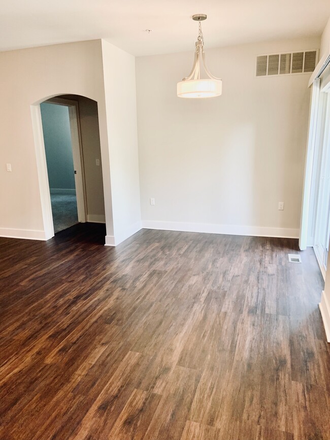 Building Photo - Crystal Pines