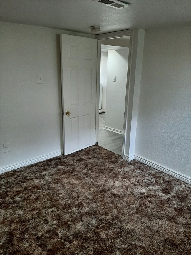 Building Photo - (2006 7th Avenue)