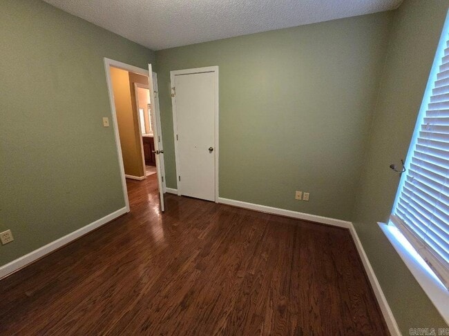 Building Photo - 3313 Henson Pl