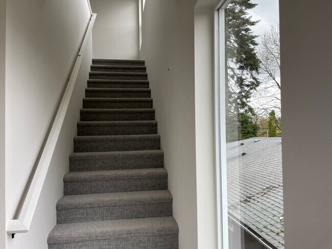 Building Photo - 5575 NE Killingsworth St