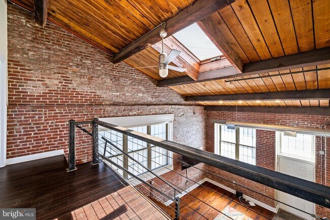 Building Photo - 1301 N Front St
