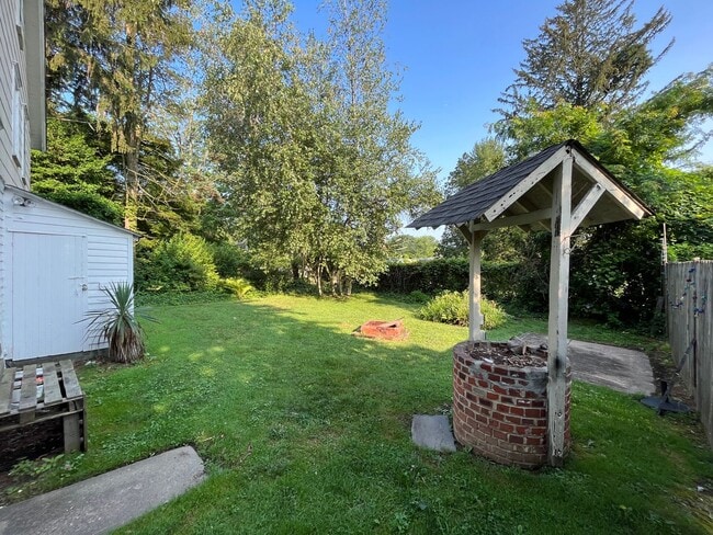 Building Photo - 112 W Highland Ave