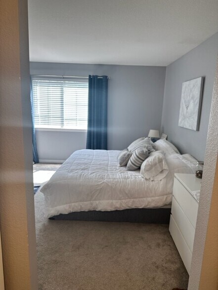 Building Photo - 5551 Cornerstone Dr